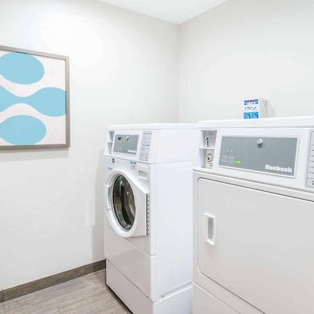 マイクロテル イン&スイーツ バイ ウインダム ヴィクター ロチェスター ビクター エクステリア 写真